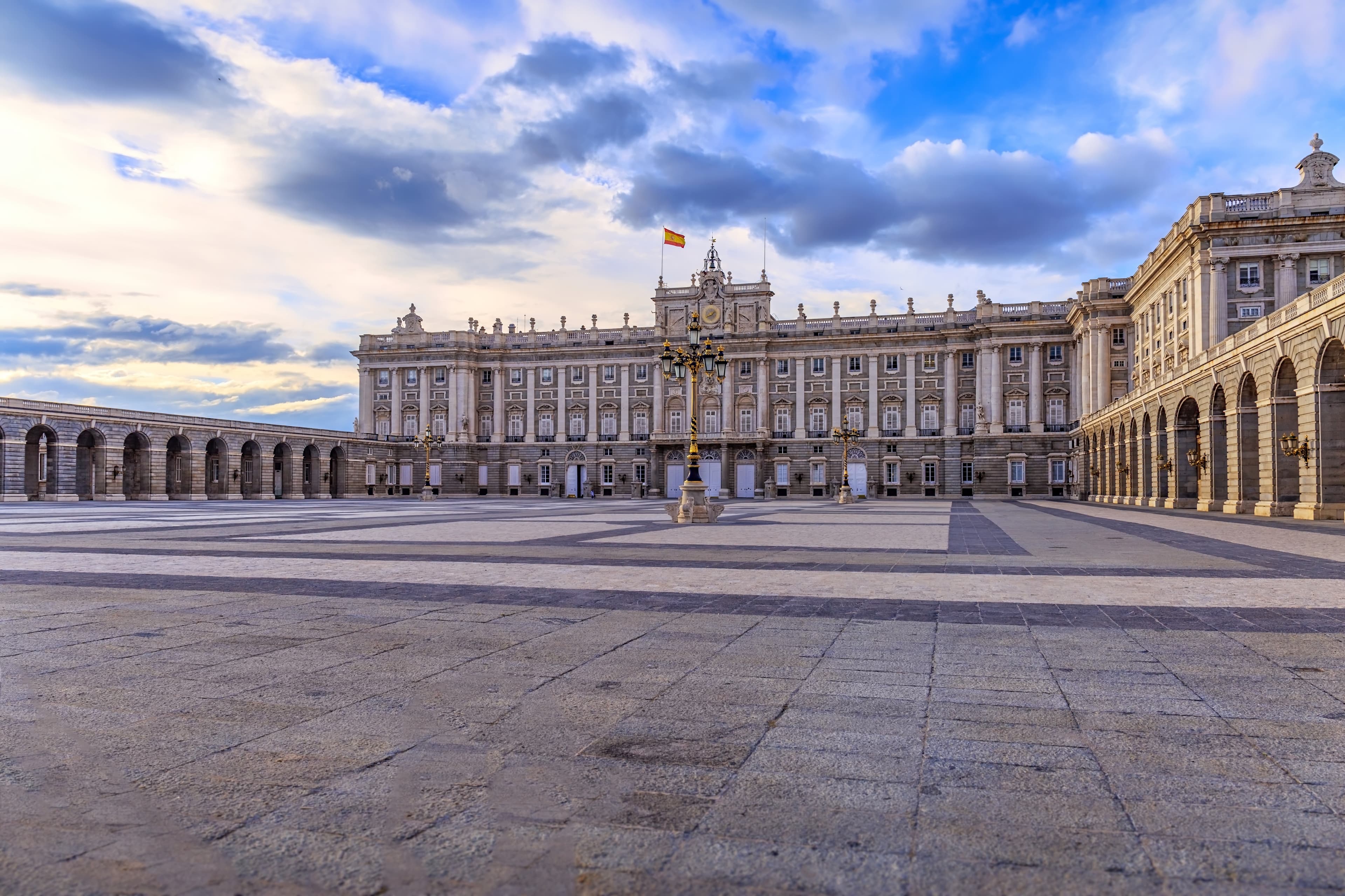 Palacio Real , Plaza Mayor, Puerta del Sol, Barrios icónicos de Madrid · Madrid