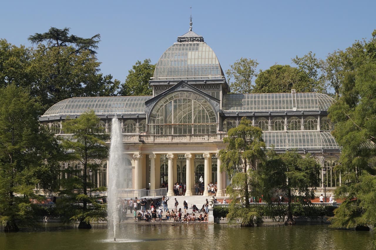 Puerta de Alcalá- Palacio de Cristal- Parque del Retiro- Barrio de Salamanca-Templo de Debod- Hotel Riu · Madrid